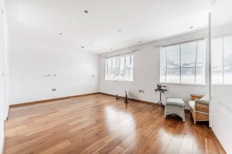 Longmoore Street, Victoria, London, SW1V 3 bed flat for sale