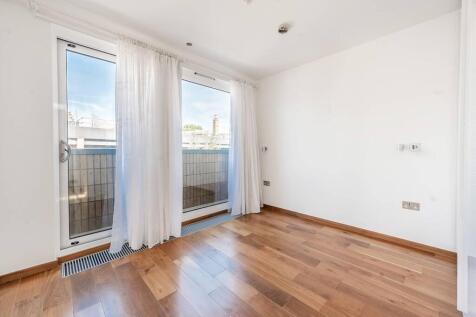 Longmoore Street, Victoria, London, SW1V 3 bed flat for sale