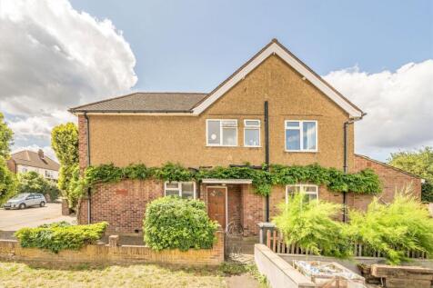Cumberland Drive, Chessington KT9 3 bed detached house for sale
