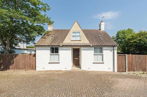 2 bedroom detached house for sale