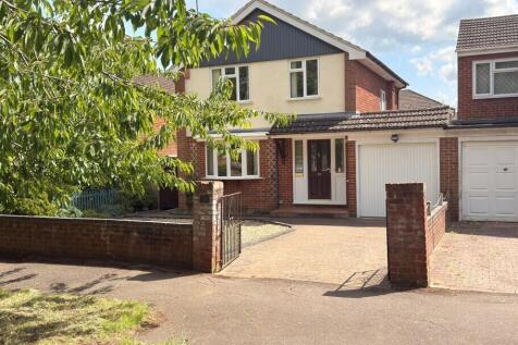 Antrim Road, Reading RG5 3 bed link detached house for sale