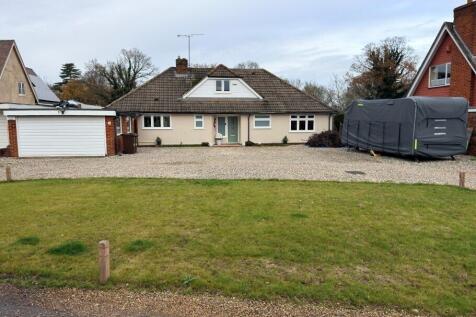 Copse Mead, Reading RG5 4 bed bungalow for sale