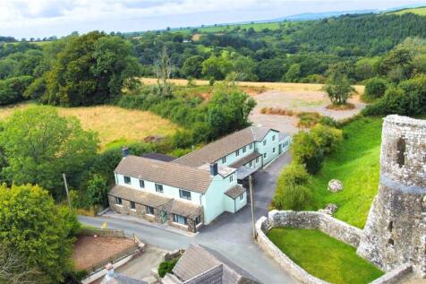 8 bedroom detached house for sale