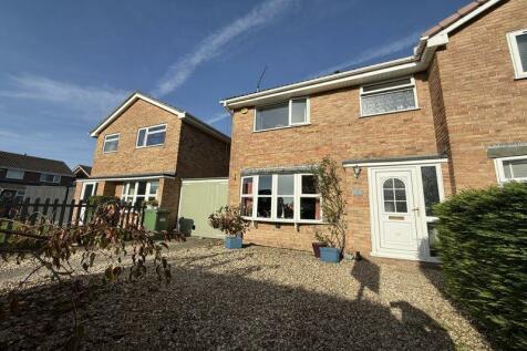 3 bedroom semi-detached house for sale