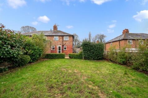 2 bedroom semi-detached house for sale