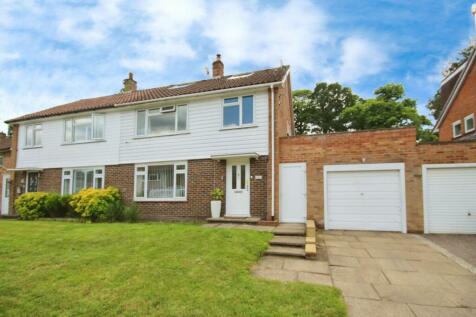 3 bedroom semi-detached house for sale