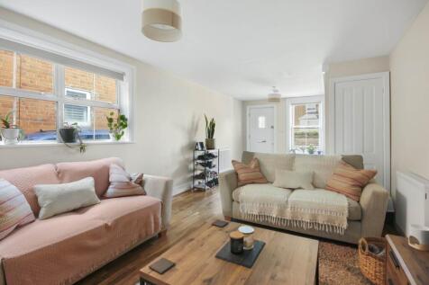 Bracknell Road, Bracknell RG42 2 bed semi