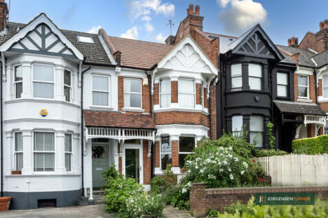 4 bedroom terraced house for sale