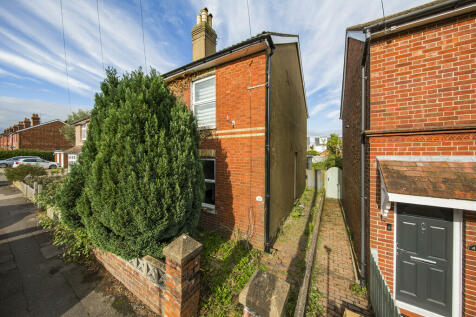 2 bedroom semi-detached house for sale