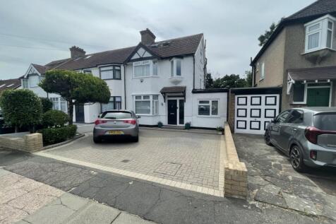 4 bedroom semi-detached house for sale