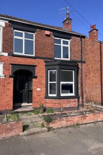 4 bedroom end of terrace house for sale