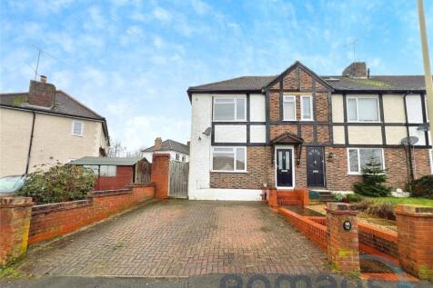 Roberts Road, Aldershot, Hampshire 2 bed end of terrace house for sale