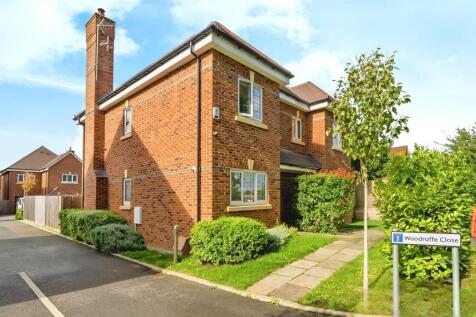Woodroffe Close, Ash, Aldershot 3 bed semi