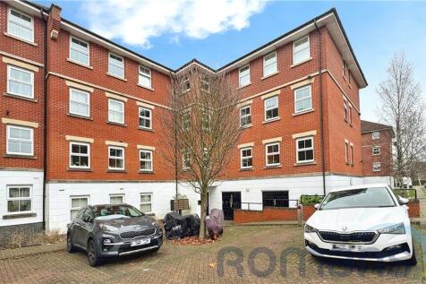 Bell Chase, Aldershot, Hampshire 2 bed apartment for sale