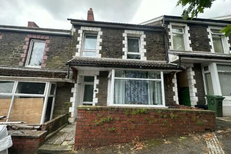 4 bedroom terraced house for sale