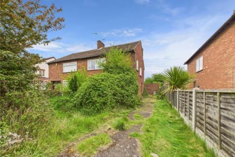Oaklands Avenue, Colchester, Essex, CO3 3 bed semi