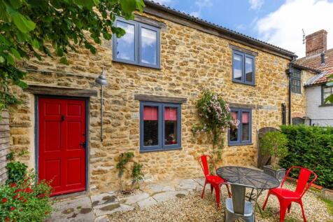 Central Castle Cary 2 bed cottage for sale
