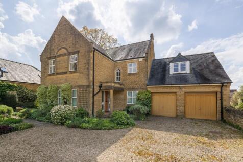 Priorygate Court, Castle Cary... 4 bed detached house for sale