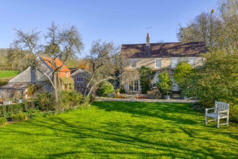 6 bedroom detached house for sale