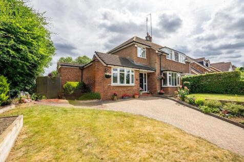 Brewhouse Hill, St. Albans AL4 3 bed semi