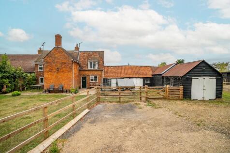 Cross End, Bedford MK44 3 bed detached house for sale