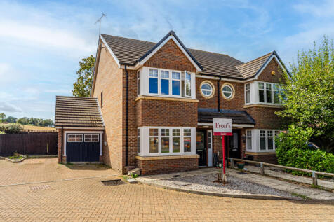 3 bedroom semi-detached house for sale