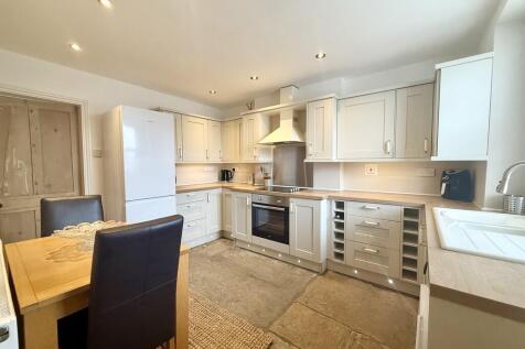 College Road, Spinkhill 2 bed terraced house for sale
