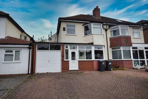3 bedroom semi-detached house for sale