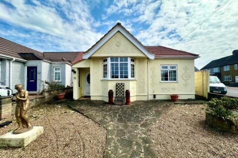 Court Avenue, Romford 2 bed bungalow for sale