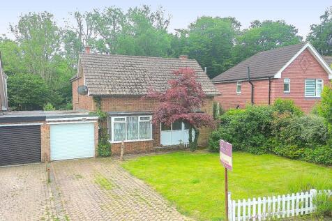 4 bedroom link detached house for sale