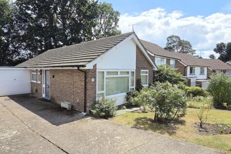Savill Road, Lindfield, RH16 2 bed detached bungalow for sale