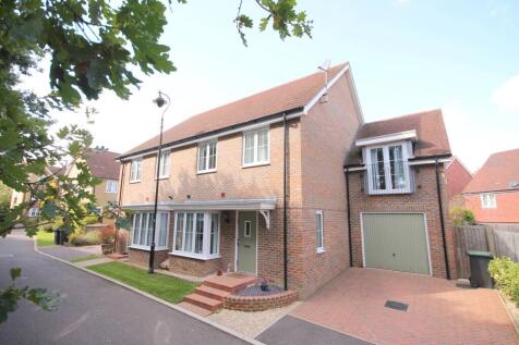 Chilton Grove, Lindfield, RH16 4 bed semi