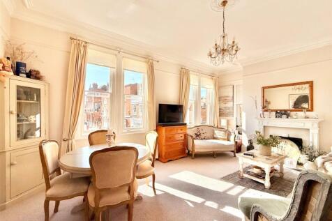 High Street, Buckingham MK18 3 bed apartment for sale
