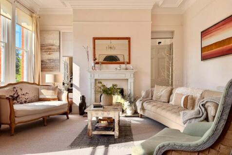 High Street, Buckingham MK18 3 bed apartment for sale
