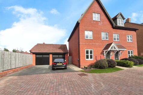 Hedge Furlong, Buckingham MK18 3 bed semi