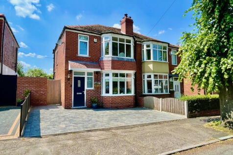 3 bedroom semi-detached house for sale