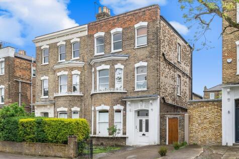 5 bedroom semi-detached house for sale