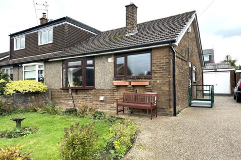 6 Helston Drive, Royton, Oldham, OL2 6JS 3 bed semi