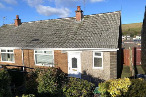8 Rush Mount, Shaw, Oldham, OL2 7QJ 1 bed semi