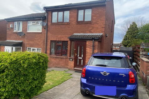 49 Crompton Street, Coldhurst, Oldham... 3 bed semi