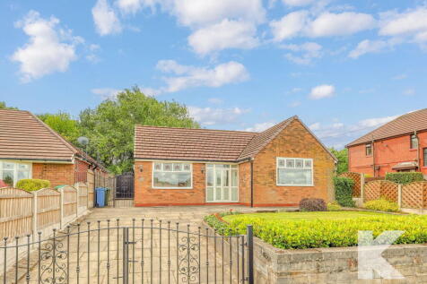 37 Ferney Field Road, Chadderton... 2 bed detached bungalow for sale