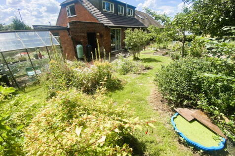 21 North Gate, Garden Suburbs, Oldham... 3 bed semi