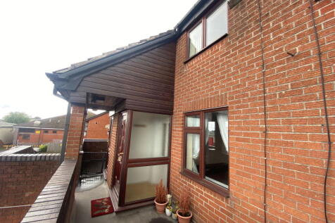 14 Russell Street, Chadderton, OL9 9LF 2 bed duplex for sale