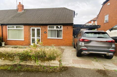 10 Fairfields, Garden Suburb, Oldham... 3 bed semi
