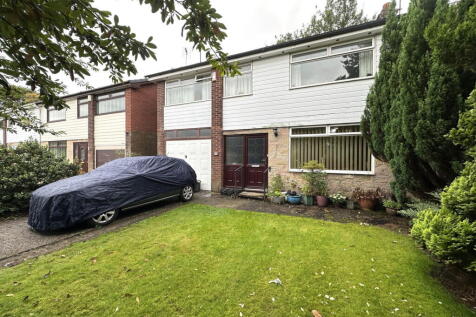 33 Cemetery Road, Royton, Oldham, OL2... 4 bed semi