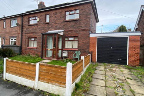 8 Princess Road, Shaw OL2 7AZ 3 bed semi