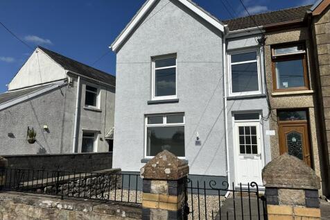 Brynbrain Road, Cwmllynfell, Swansea. 4 bed semi