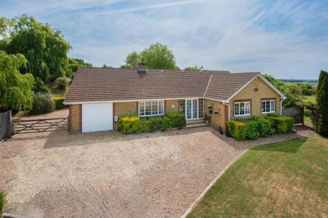 Pilgrims Lane, Seasalter, Whitstable 5 bed detached bungalow for sale
