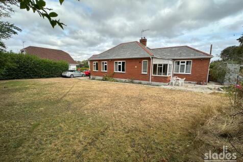 3 bedroom detached bungalow for sale