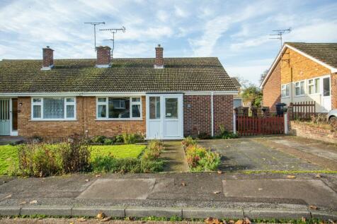 3 bedroom semi-detached bungalow for sale